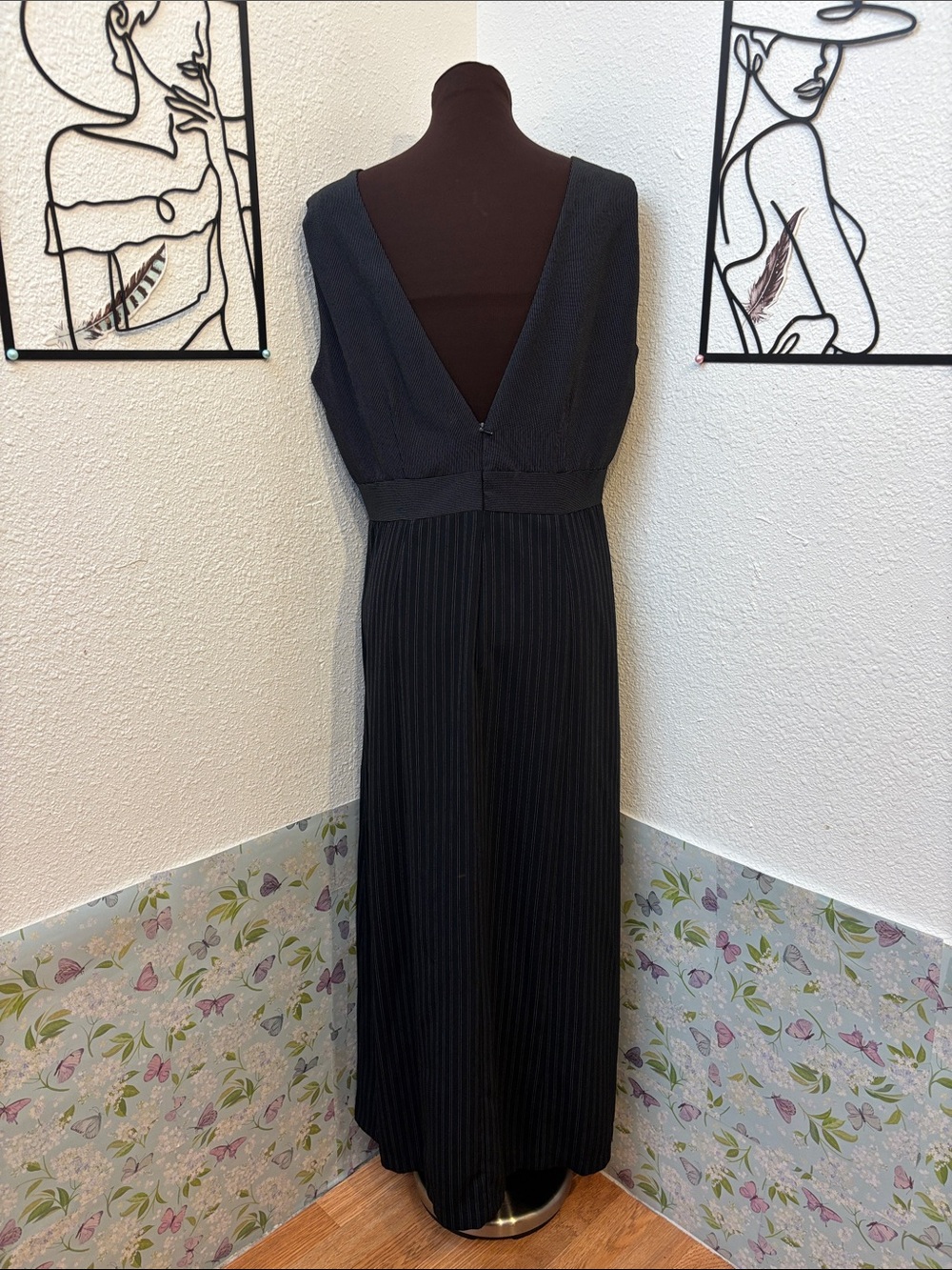 Halston black and white stripe V-neck sleeveless maxi dress. Size 12. - Picture 5 of 15